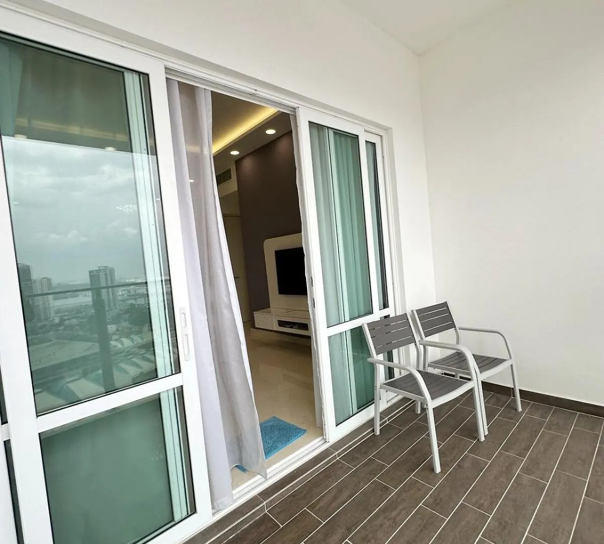 Apartment Tritower 2R2B City View Near Ciq - 5 Pax Johor Bahru